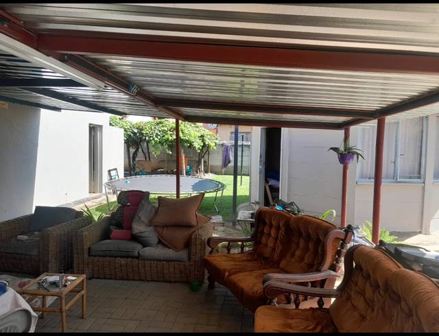 3 BEDROOM HOUSE FOR SALE IN OOS EINDE